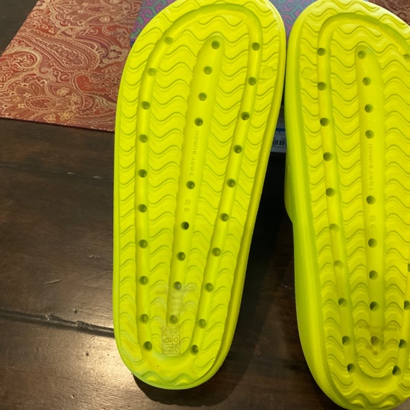 tory burch shower slide-eva sandals in lime BNIB,MSRP$158 - Picture 3 of 4